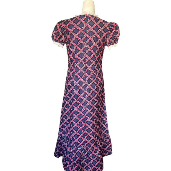 Vintage Handmade Floral Maxi Dress / Cottage & Prairiecore with Lace Trim Detail - Picture 6 of 8